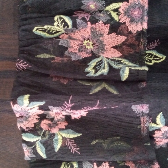 BB DAKOTA top - Picture 2 of 9